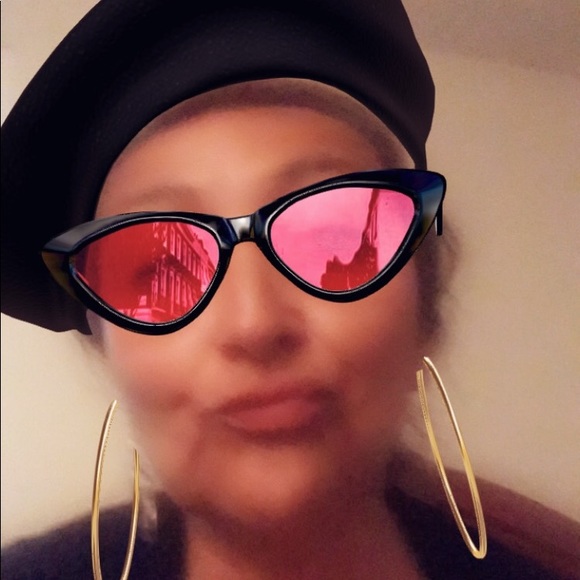 Meet your Posher, Elizabeth - Picture 1 of 1